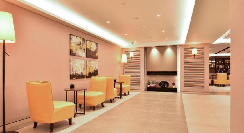 Home Inns Plus Shanghai Xujiahui Branch Экстерьер фото