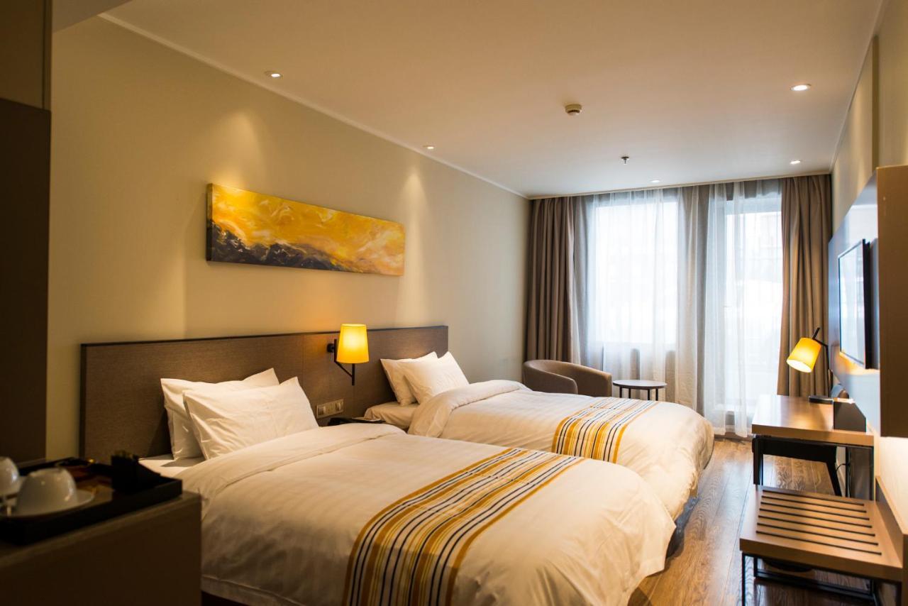 Home Inns Plus Shanghai Xujiahui Branch Экстерьер фото