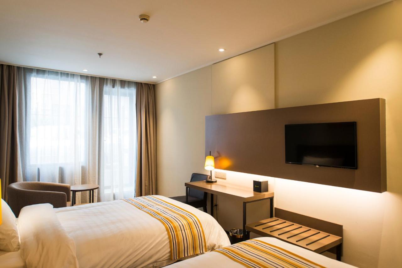 Home Inns Plus Shanghai Xujiahui Branch Экстерьер фото