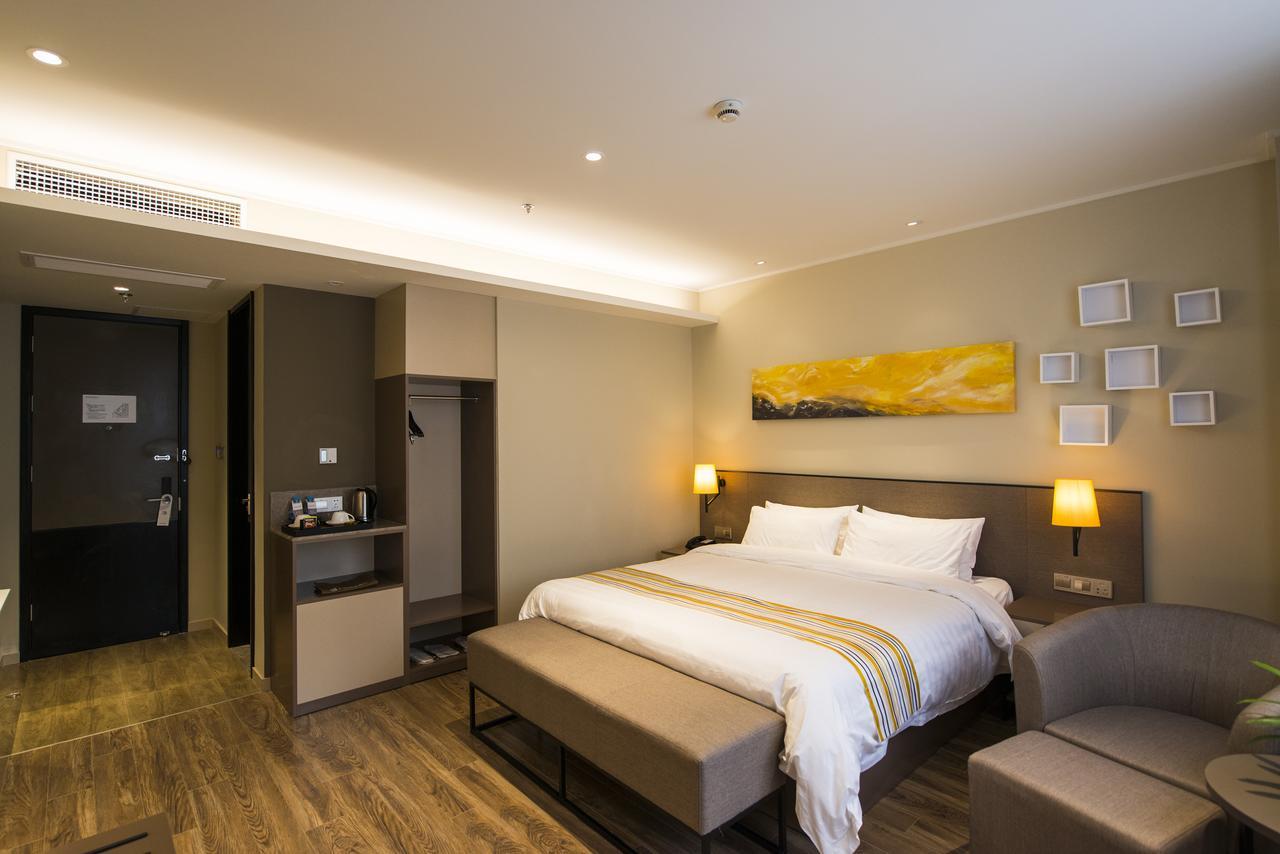 Home Inns Plus Shanghai Xujiahui Branch Экстерьер фото