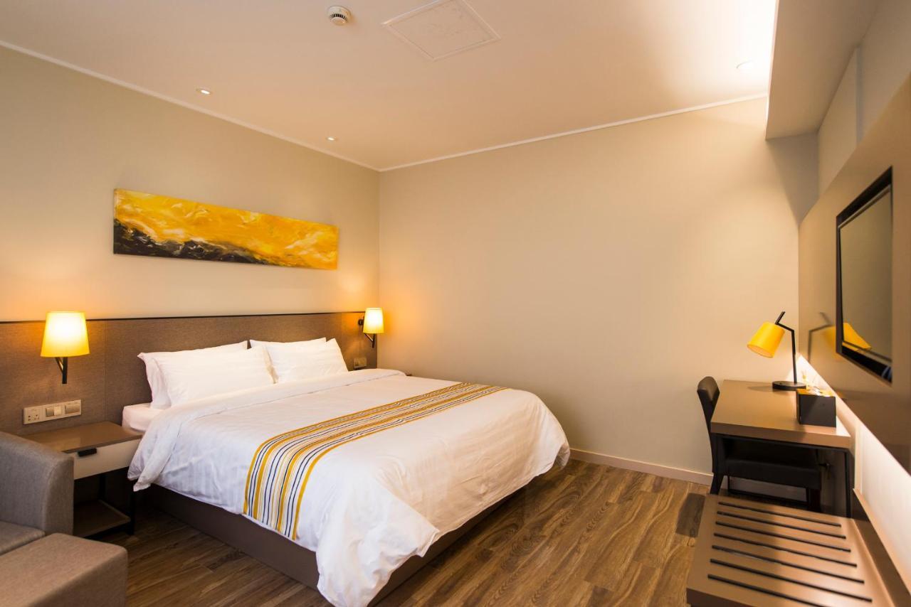 Home Inns Plus Shanghai Xujiahui Branch Экстерьер фото